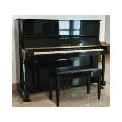 Selling Yamaha Upright Piano MC301 (Renewed)