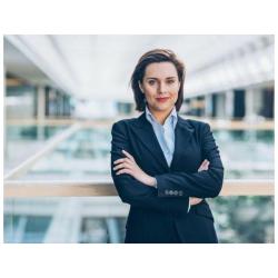 Female Arabic Sales Executive With Driving License